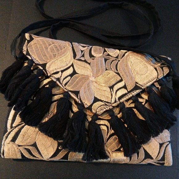 Black and Gold Envelope Clutch Purse Bag with Black‎ Cotton Tassels NWOT! - Picture 2 of 7